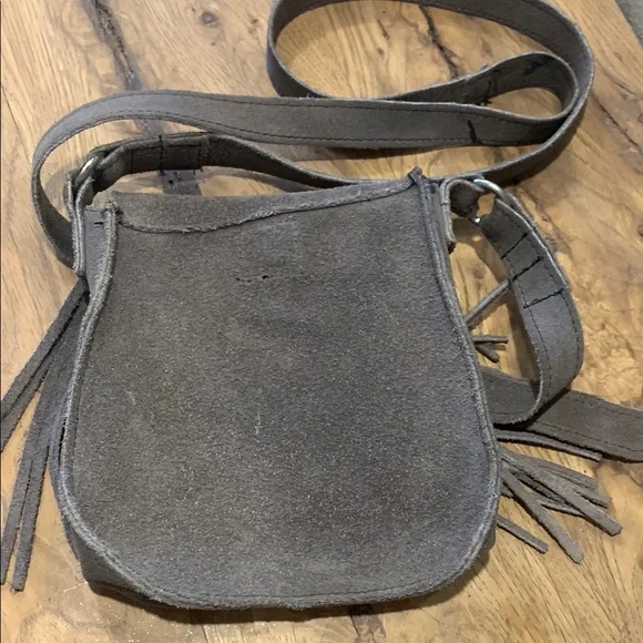 Minnetonka Gray Fringe Suede Crossbody Western/Coastal Cowgirl Festival Staple - Picture 4 of 5